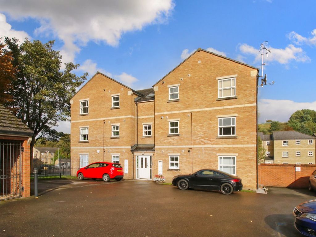 3 bed flat for sale in Broom Mills Road, Farsley, Pudsey, West Yorkshire LS28, £120,500