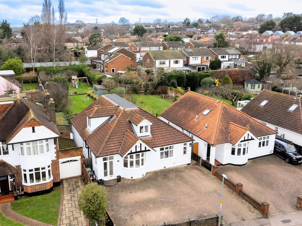 4 bed detached house for sale in Bower Hill, Epping CM16, £975,000