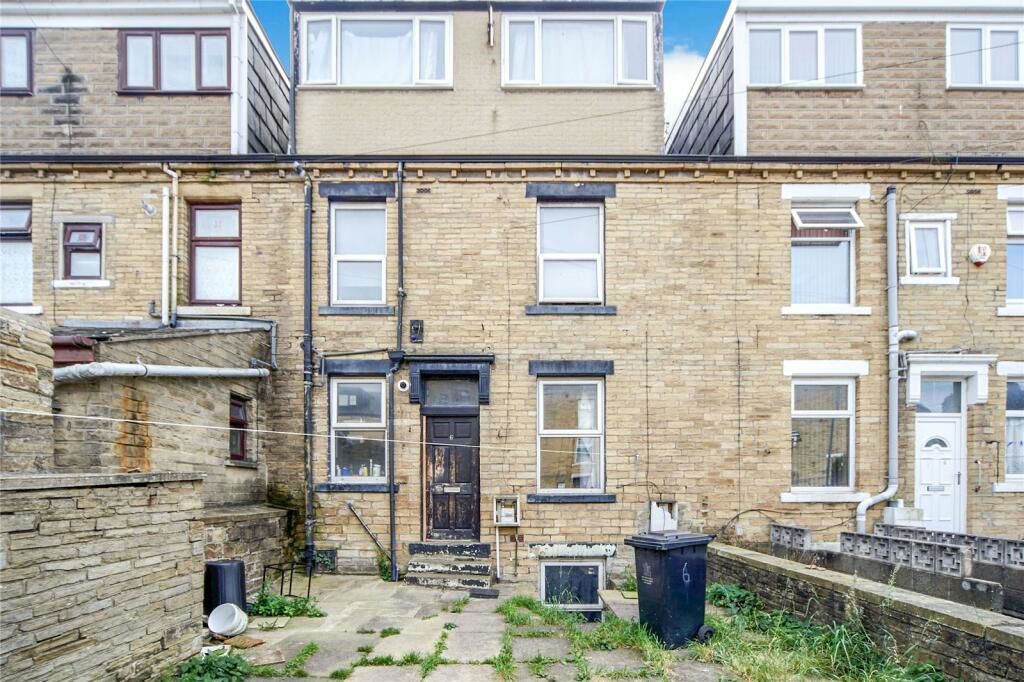 4 bed terraced house for sale in Burdale Place, Bradford BD7, £85,000