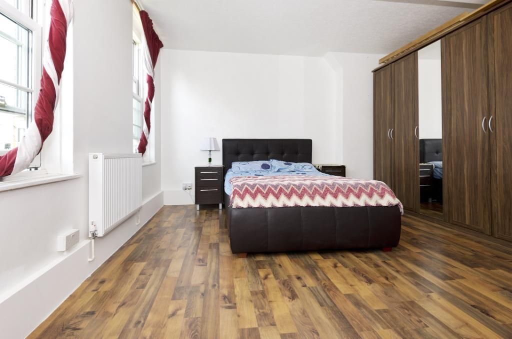 2 bed flat for sale in Old Street, London EC1V, £750,000