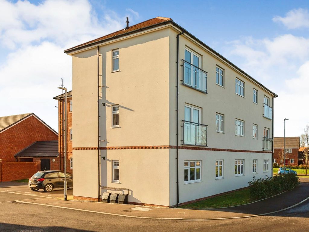 2 bed flat for sale in Bluebell Croft, Houghton Regis, Dunstable LU5, £215,000