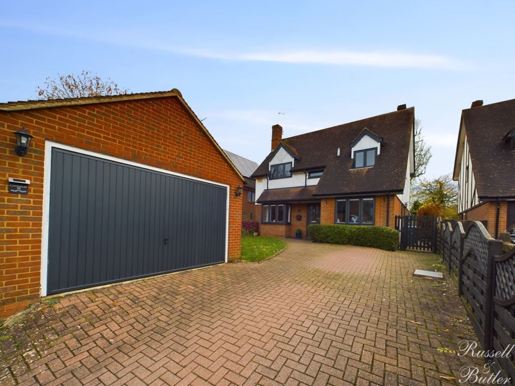 4 bed detached house for sale in North End Road, Steeple Claydon, Buckingham MK18, £700,000