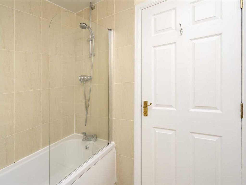2 bed flat for sale in Dundee Court, Carron, Falkirk FK2, £99,000