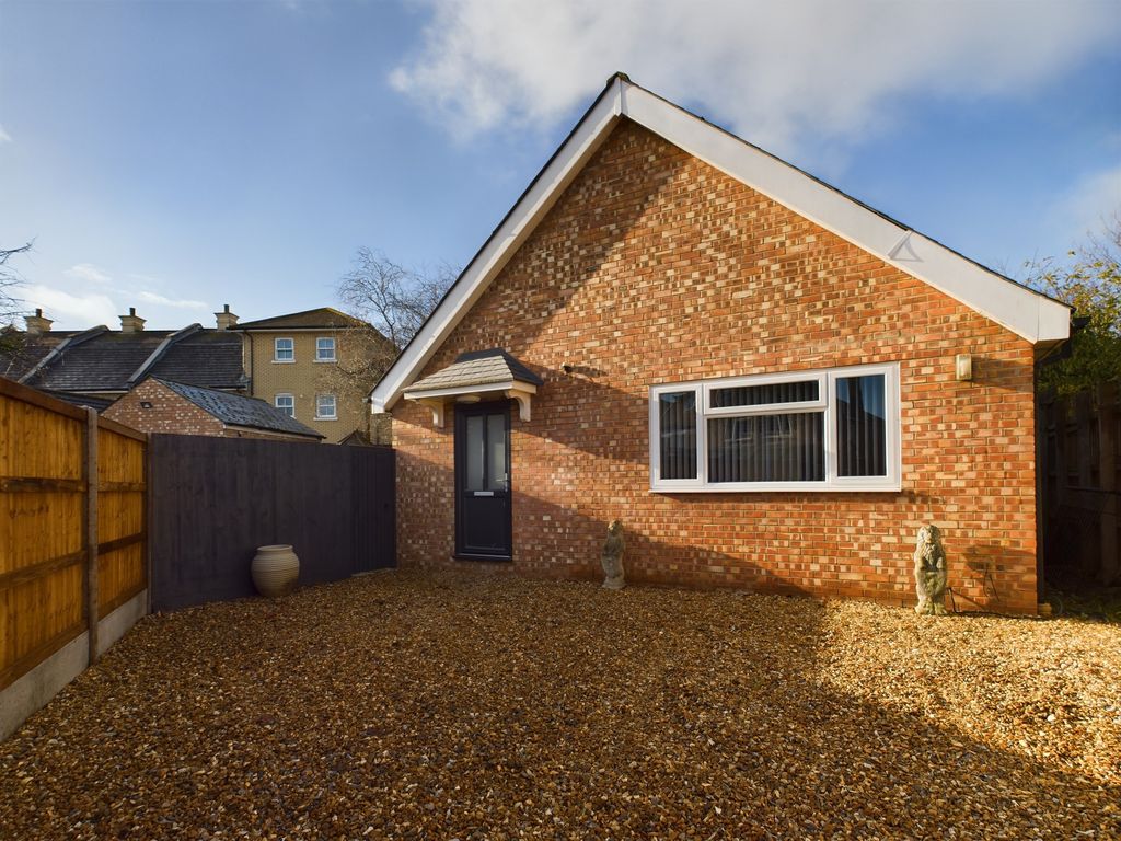 3 bed detached house to rent in Silverwood Close, Cambridge, Cambridgeshire CB1, £2,200 pcm