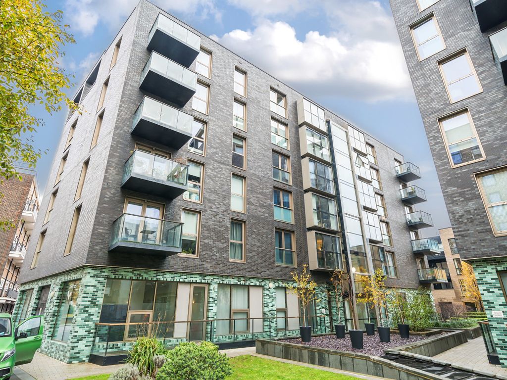 1 bed flat to rent in Haven Way, London SE1, £1,950 pcm