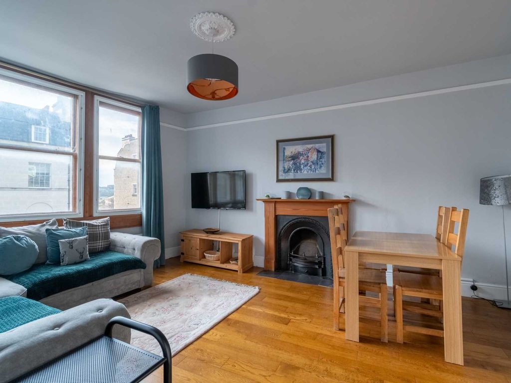 1 bed flat for sale in Bathwick Street, Bath BA2, £250,000