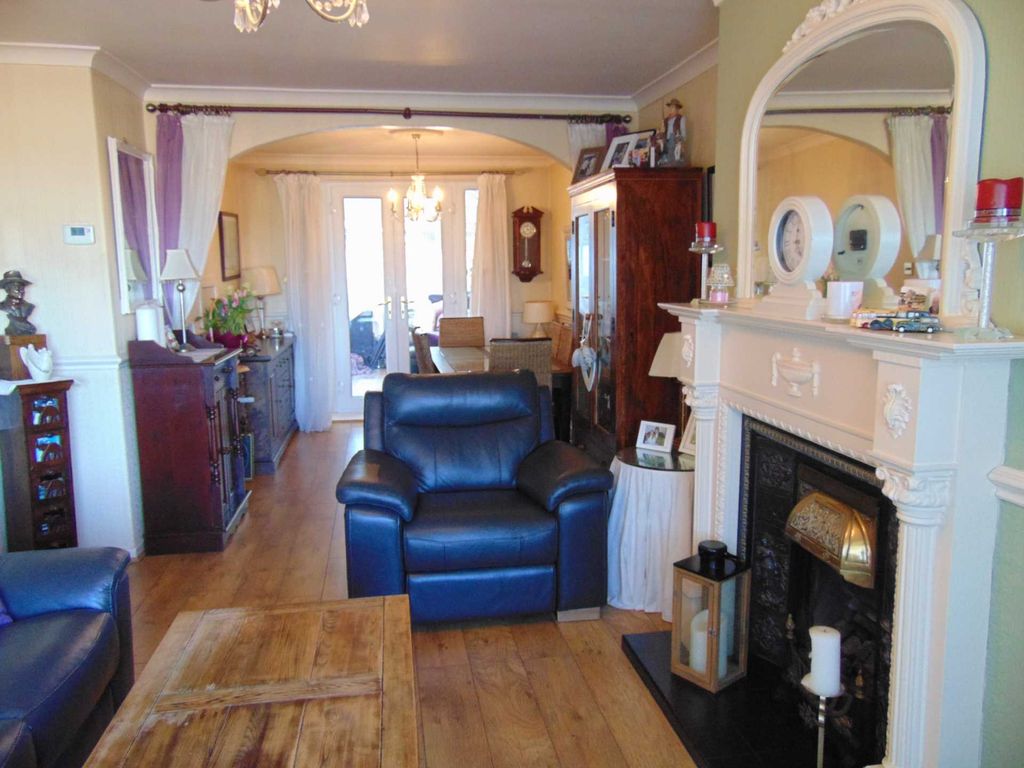 3 bed semi-detached house for sale in Higher Turf Park, Royton OL2, £250,000