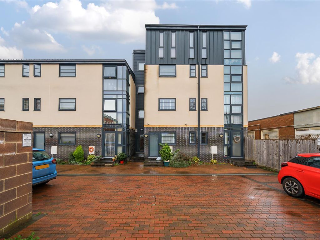1 bed flat for sale in Avonmouth Road, Avonmouth, Bristol BS11, £190,000
