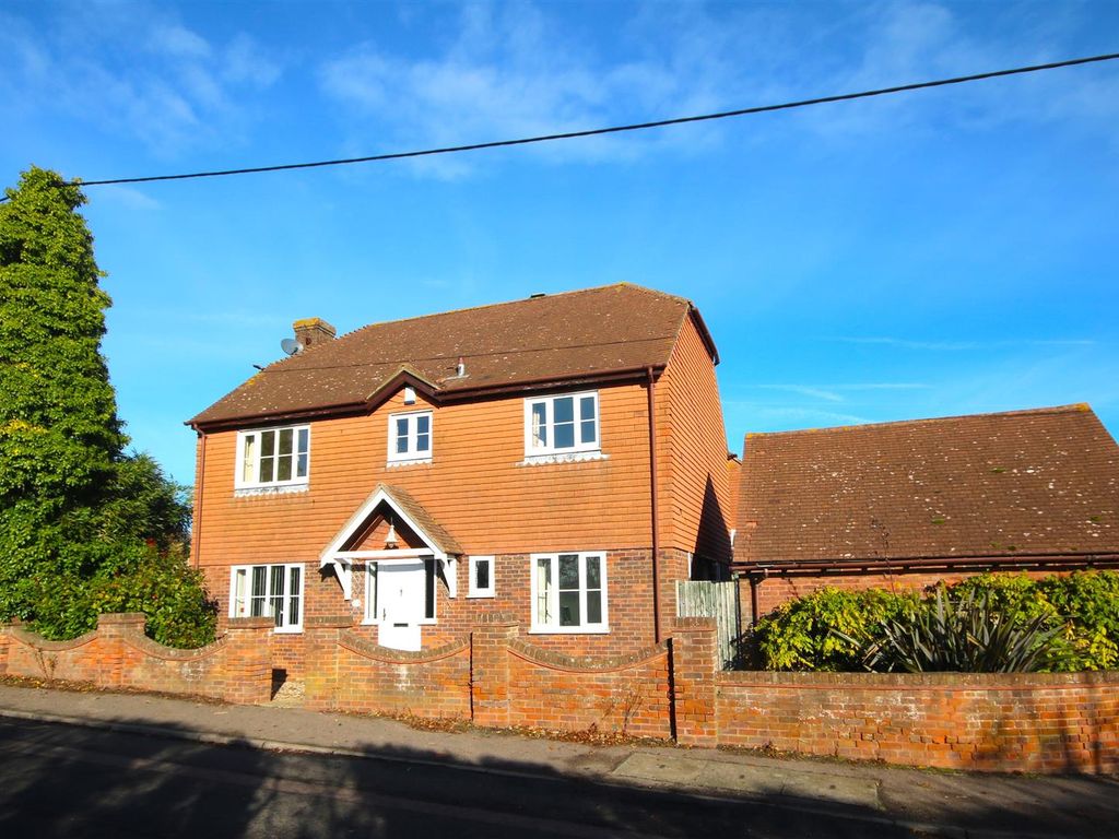 4 bed property to rent in The Hill, Littlebourne, Canterbury CT3, £2,000 pcm