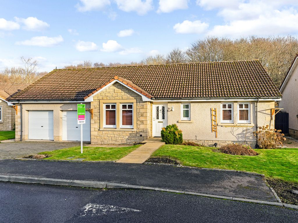 3 bed detached bungalow for sale in Ian Rankin Court, Cardenden KY5, £279,500
