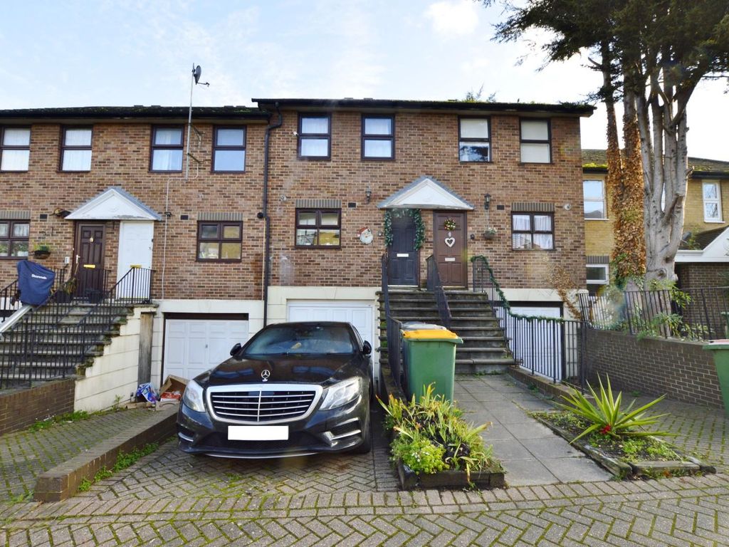 2 bed town house for sale in Verbena Close, London E16, £380,000