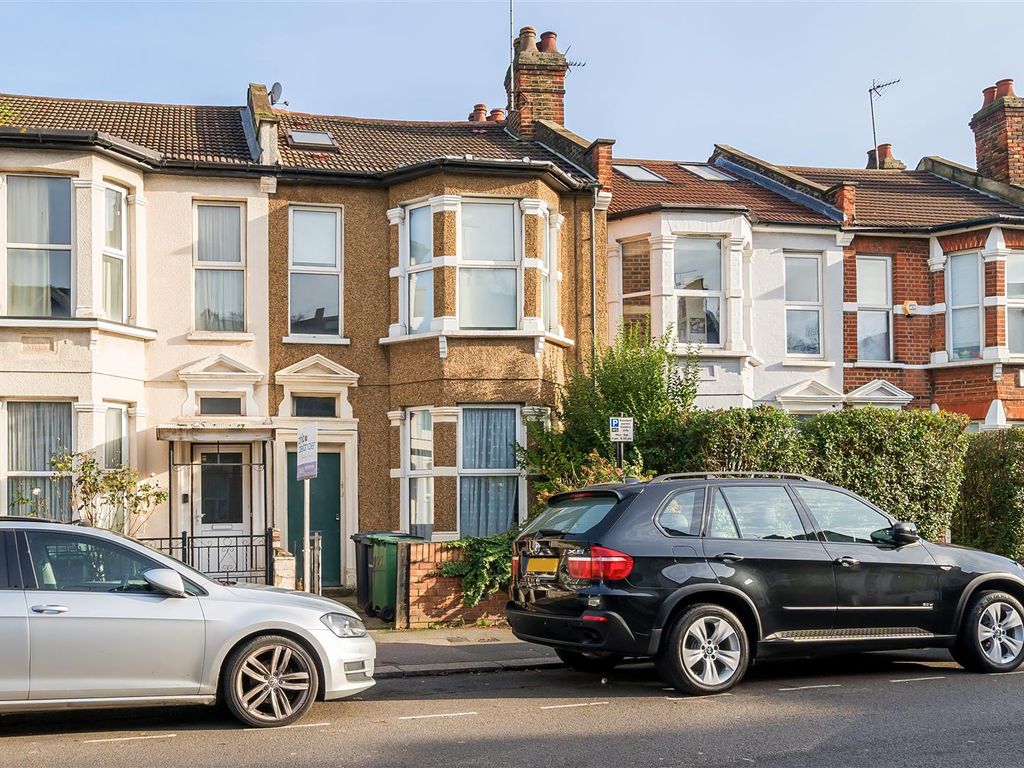 2 bed flat to rent in Wightman Road, Hornsey N8, £2,400 pcm