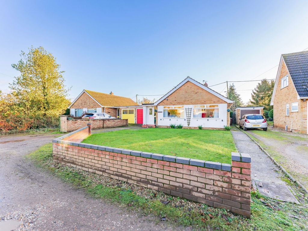 3 bed detached house for sale in Wood Lane, Swardeston NR14, £290,000