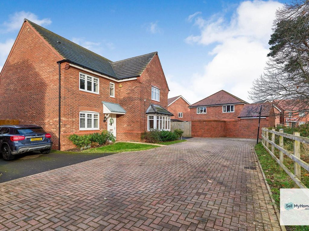 5 bed detached house for sale in Crosbie Grove, Kidderminster DY11, £500,000