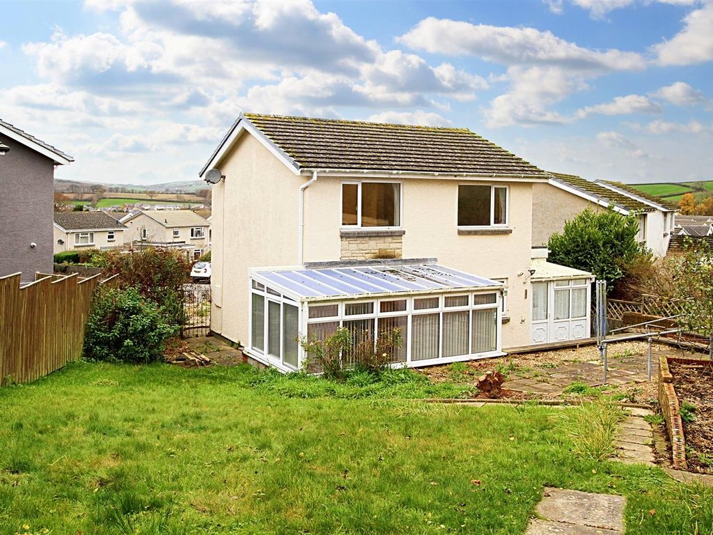 3 bed detached house for sale in Heol Y Wern, North Park Estate, Cardigan SA43, £315,000