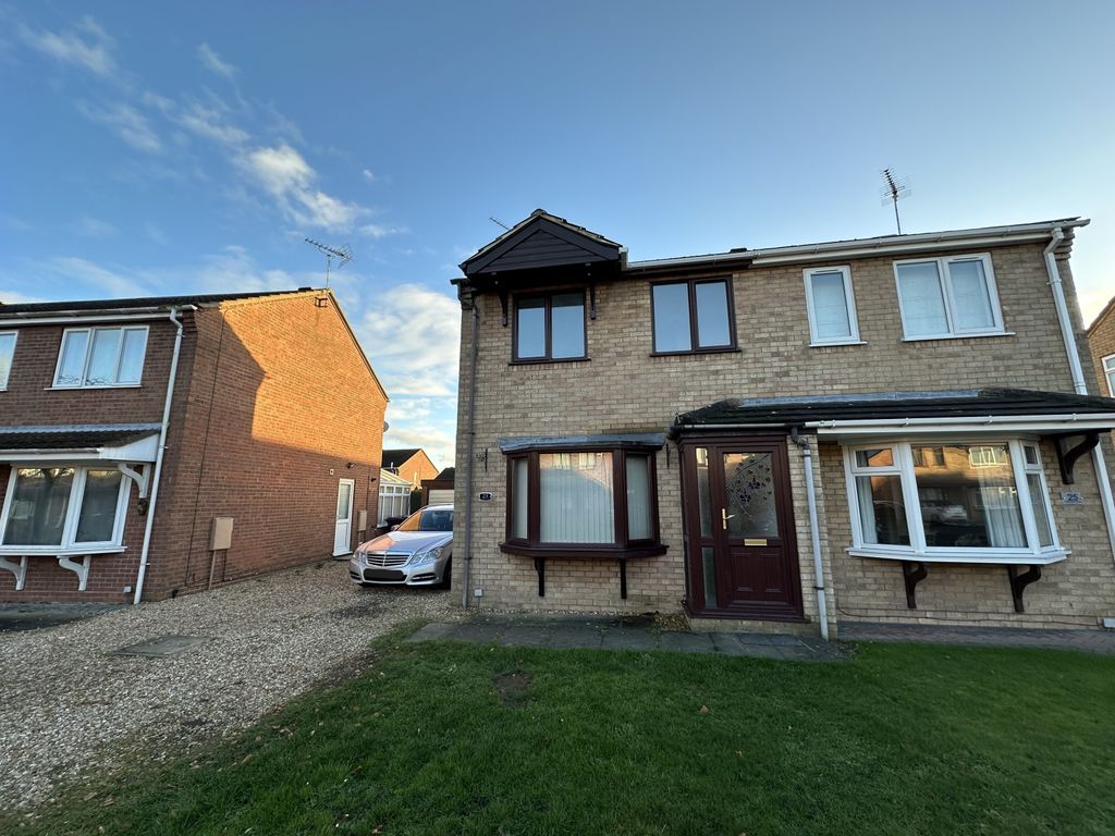 3 bed terraced house to rent in Roxholm Close, Ruskington, Lincolnshire NG34, £795 pcm