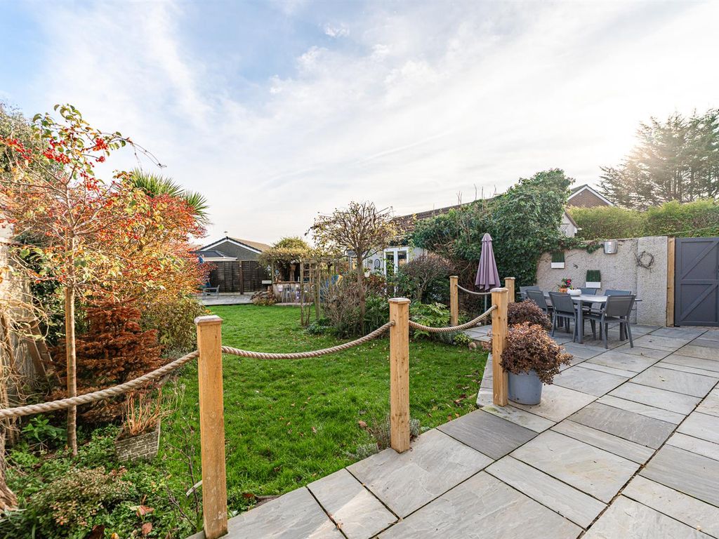 5 bed detached house for sale in Locking Road, Weston-Super-Mare BS22, £585,000