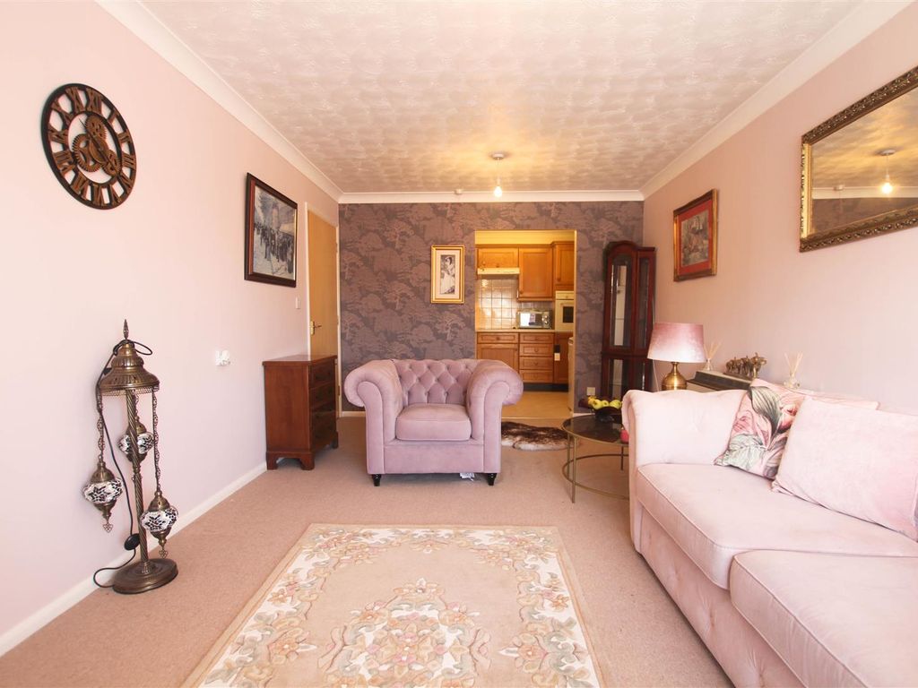 1 bed flat for sale in Audley Road, Saffron Walden CB11, £115,000