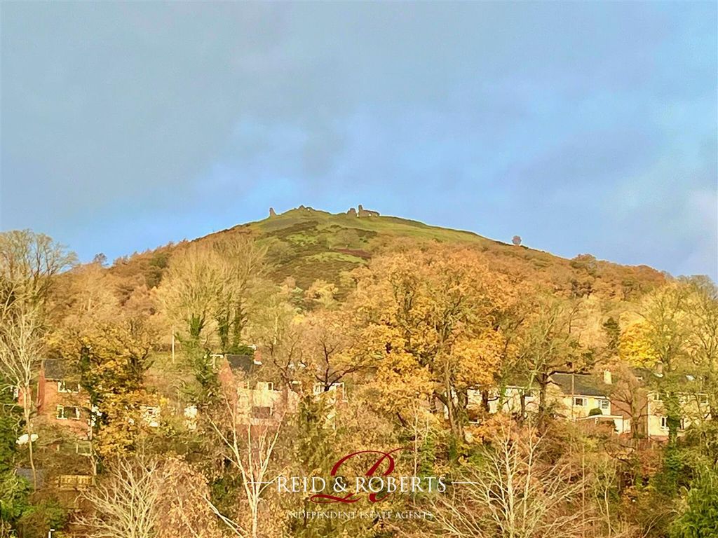 2 bed terraced house for sale in Church Street, Llangollen LL20, £225,000