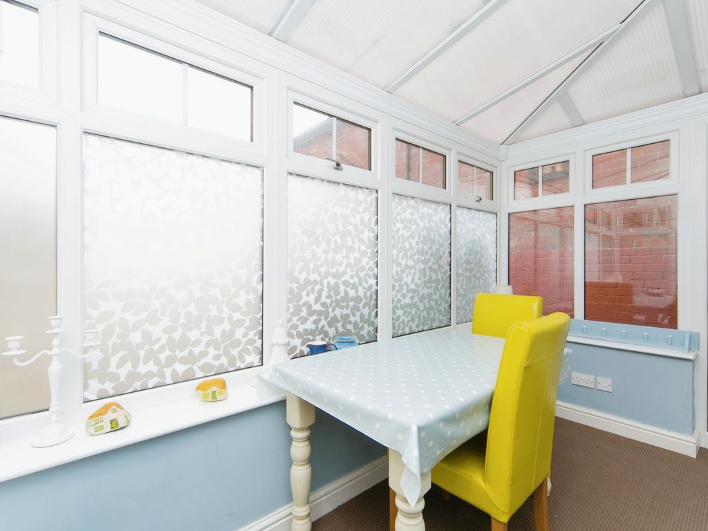 1 bed flat for sale in Mostyn Avenue, Llandudno, Conwy LL30, £125,000