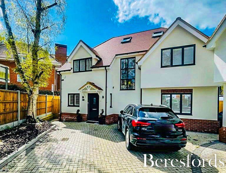 4 bed detached house for sale in High Street, Ongar CM5, £800,000