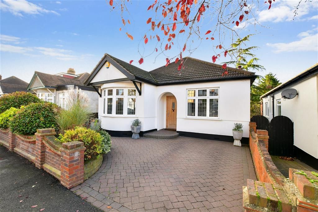 3 bed detached bungalow for sale in Boscombe Avenue, Hornchurch, Essex RM11, £700,000