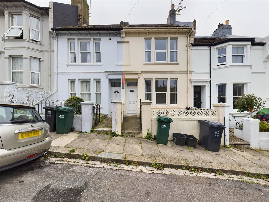 5 bed terraced house to rent in Whippingham Road, Brighton BN2, £2,968 pcm