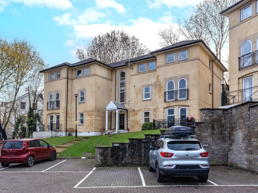 2 bed flat for sale in Elmgrove Park, Cotham, Bristol BS6, £325,000