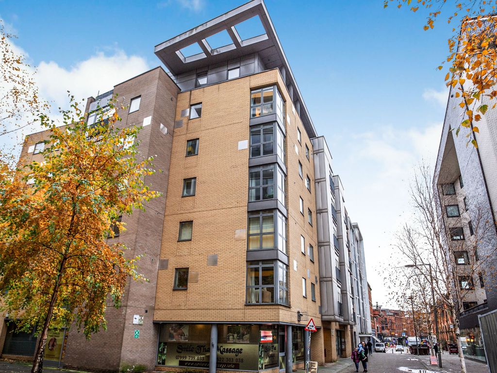 2 bed flat for sale in High Street, Manchester M4, £260,000