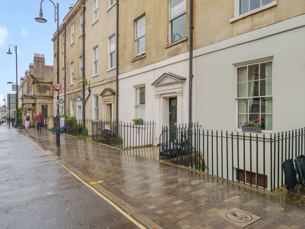 1 bed flat for sale in Walcot Terrace, Bath, Somerset BA1, £250,000