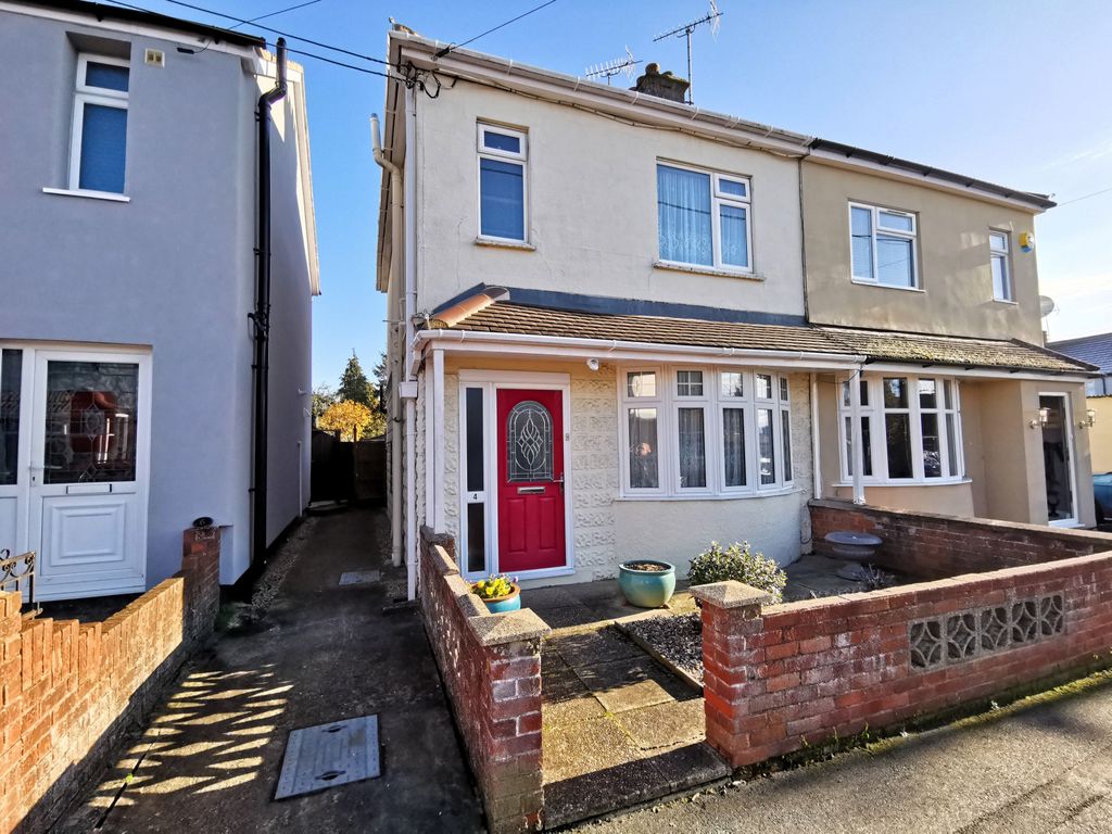3 bed semi-detached house for sale in College Road, Braintree CM7, £340,000