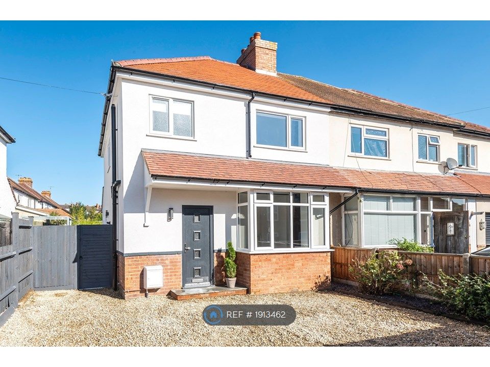 4 bed semi-detached house to rent in New Cross Road, Guildford GU2, £2,600 pcm