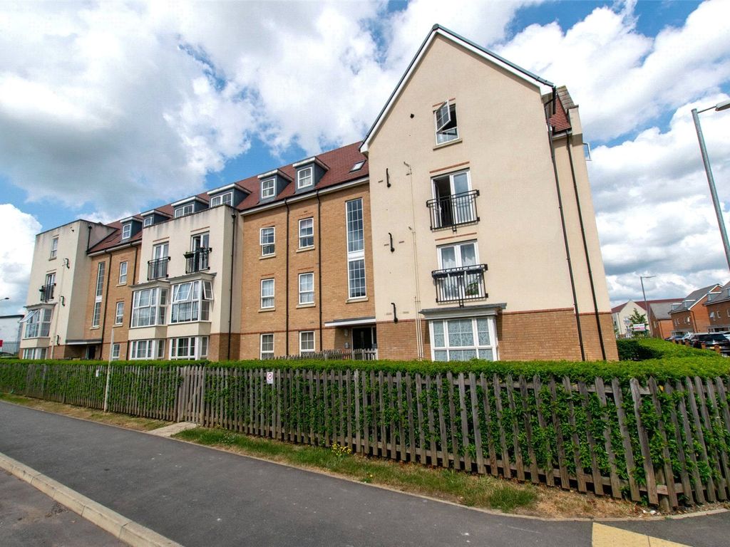 2 bed flat for sale in Frenchs Avenue, Dunstable, Bedfordshire LU6, £210,000