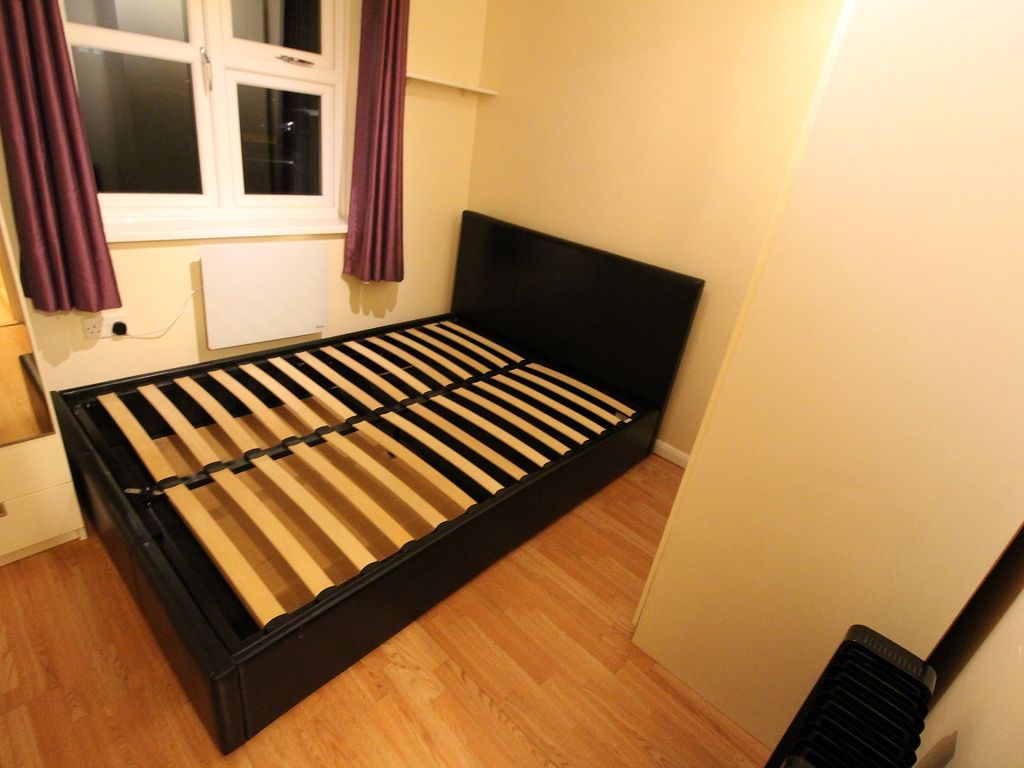 1 bed maisonette for sale in Maplin Park, Langley SL3, £210,000