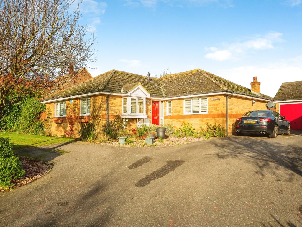 4 bed detached bungalow for sale in Christmas Lane, Rochester ME3, £525,000