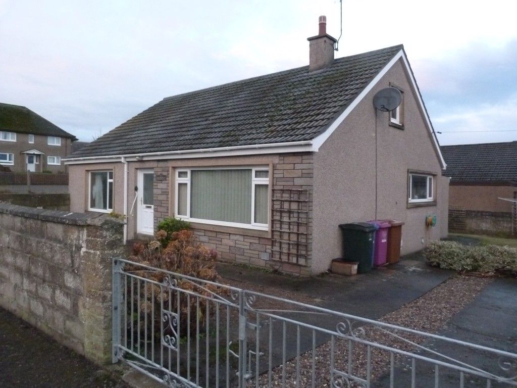 3 bed bungalow to rent in Gilmour Crescent, Lossiemouth IV31, £825 pcm