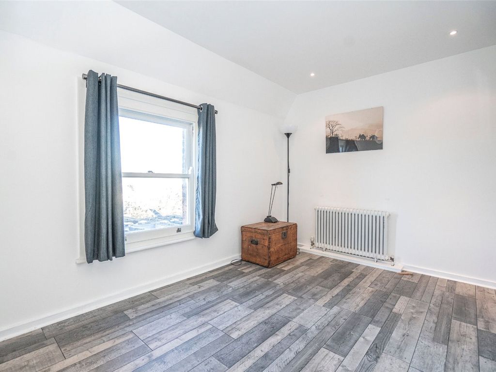 2 bed flat for sale in Archway Road, Highgate, Highgate N6, £595,000