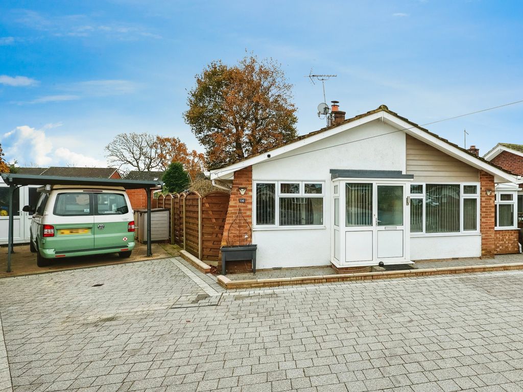 2 bed bungalow for sale in Oak Close, Waterlooville, Hampshire PO8, £400,000