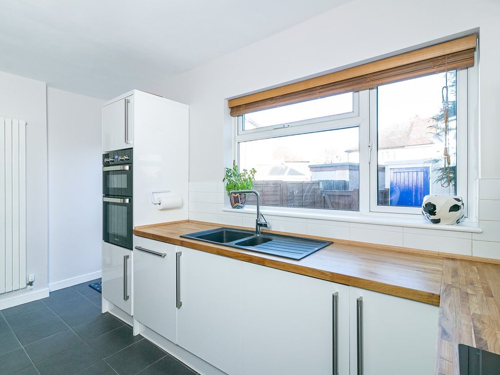 3 bed end terrace house for sale in Holroyd Crescent, Baldock SG7, £375,000