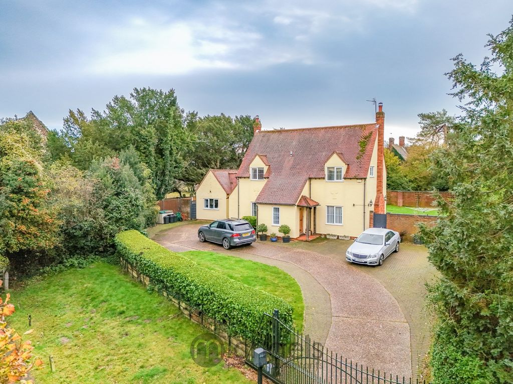 4 bed detached house for sale in School Hill, Birch, Colchester CO2, £795,000