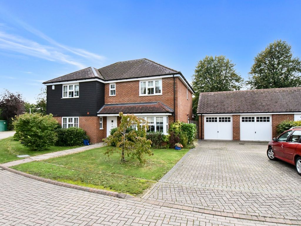 5 bed detached house for sale in Middleway, Kempston, Bedford MK43, £715,000