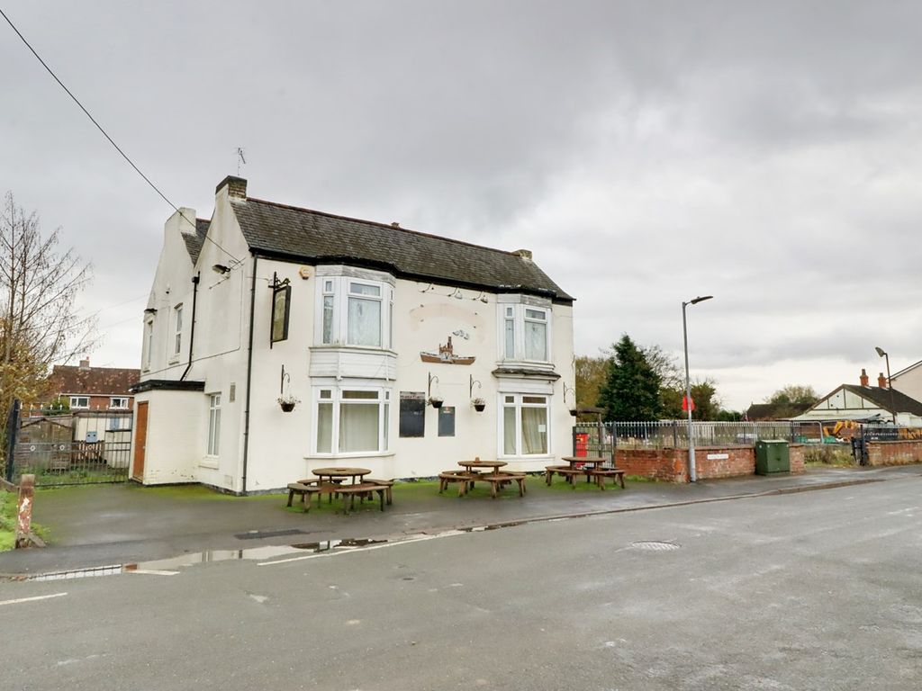 2 bed detached house for sale in Barrow Road, New Holland DN19, £99,000