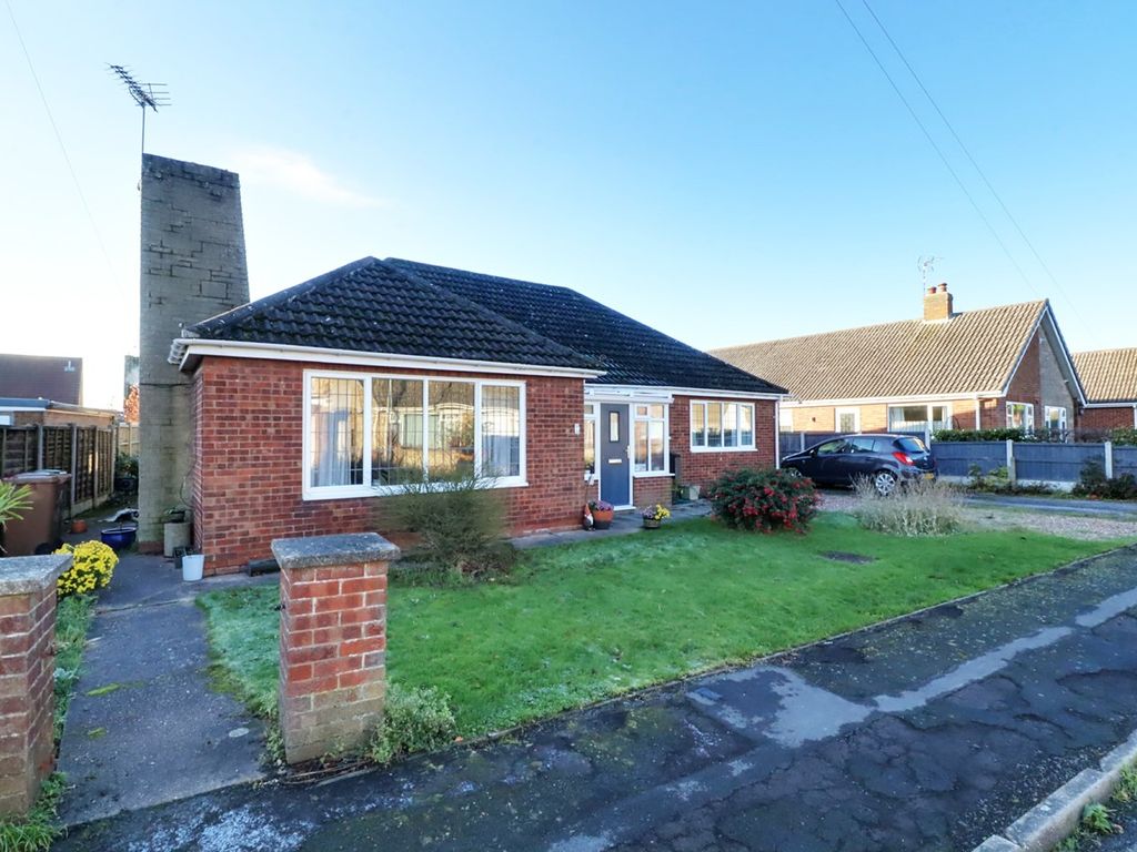 3 bed detached bungalow for sale in Ash Tree Drive, Haxey DN9, £285,000