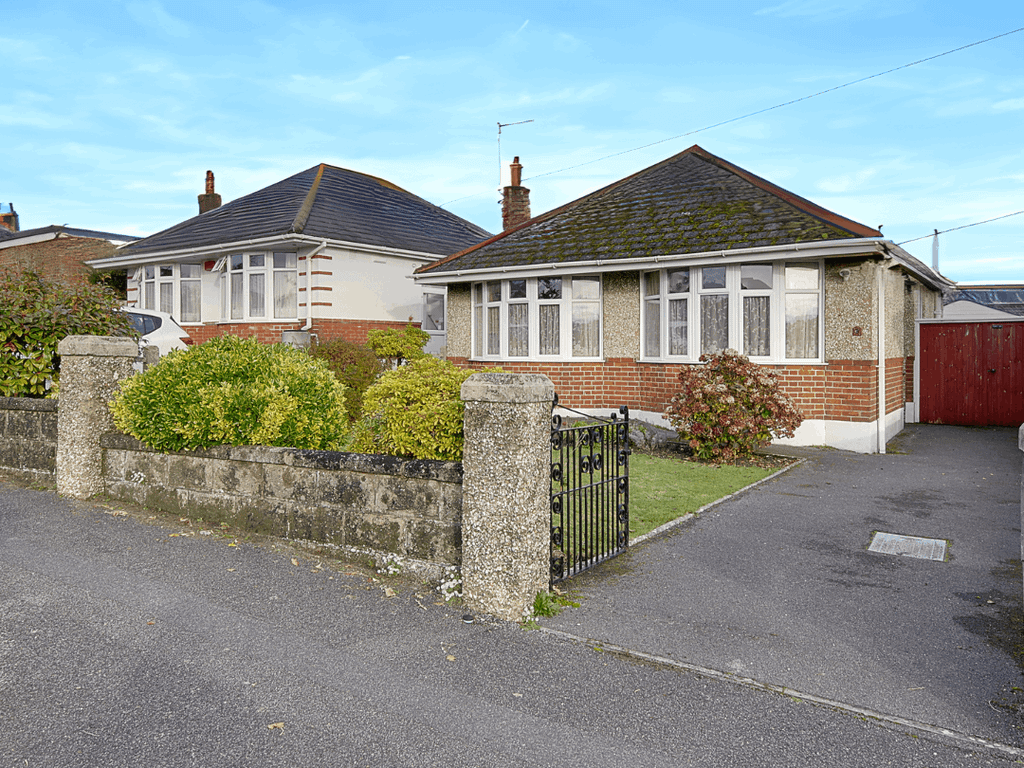2 bed bungalow for sale in Kingsbere Avenue, Bournemouth BH10, £345,000