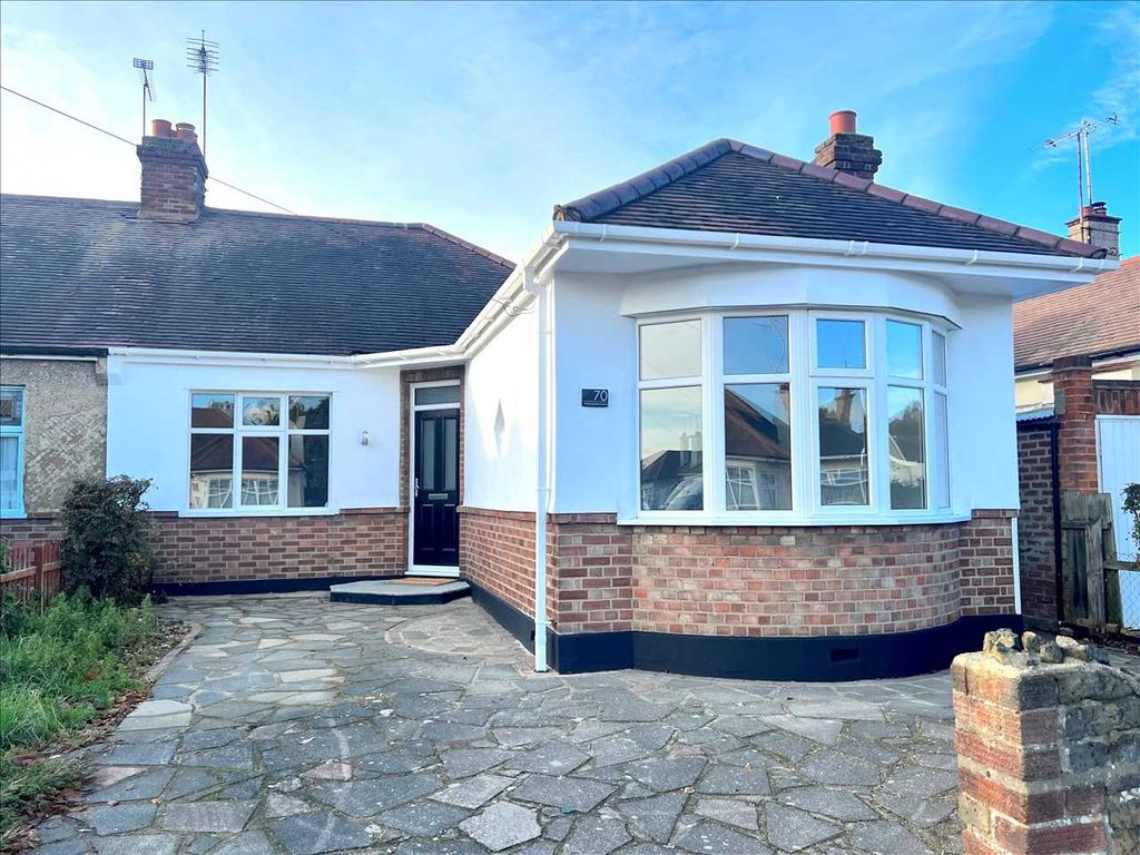 3 bed bungalow for sale in Walsingham Road, Southend-On-Sea SS2, £370,000