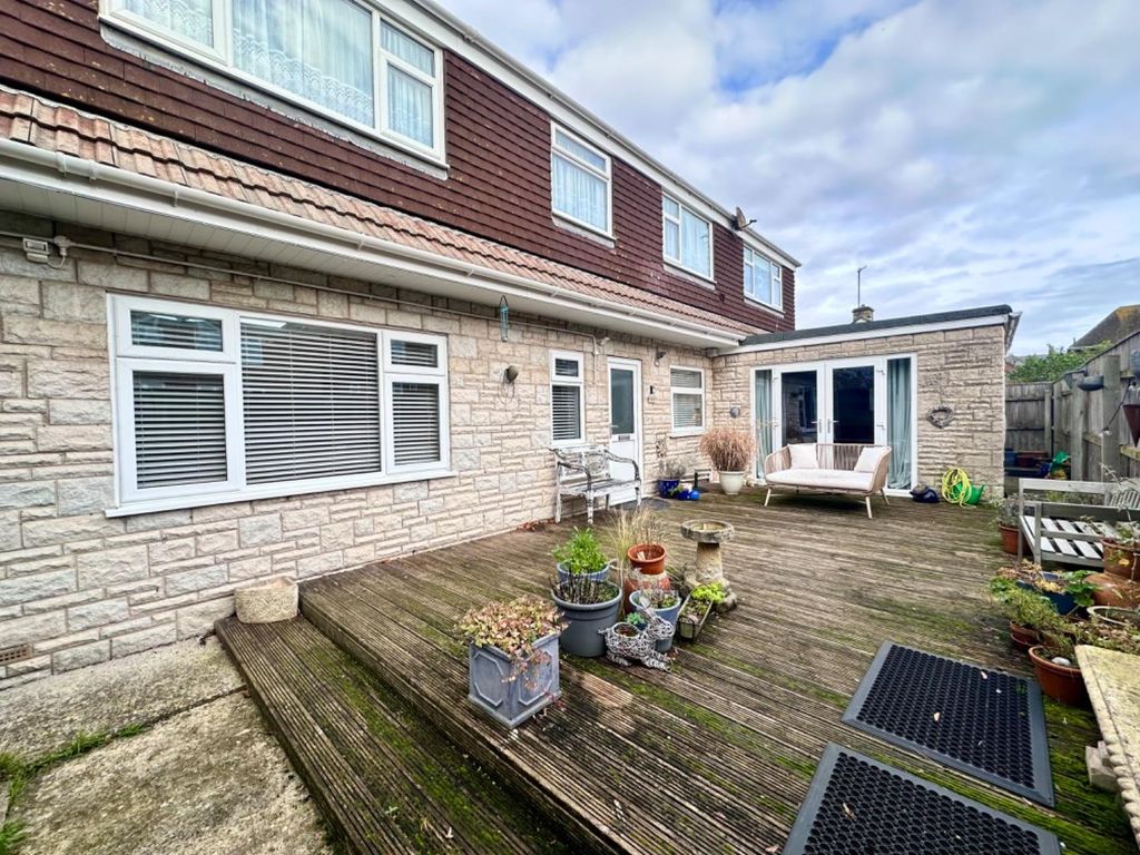 3 bed flat for sale in Westbourne Road, Weymouth DT4, £260,000