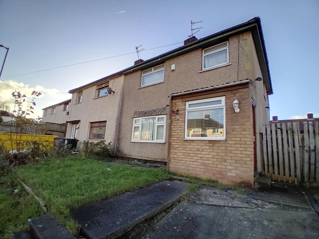 3 bed semi-detached house for sale in Parkway, West Bowling, Bradford BD5, £130,000