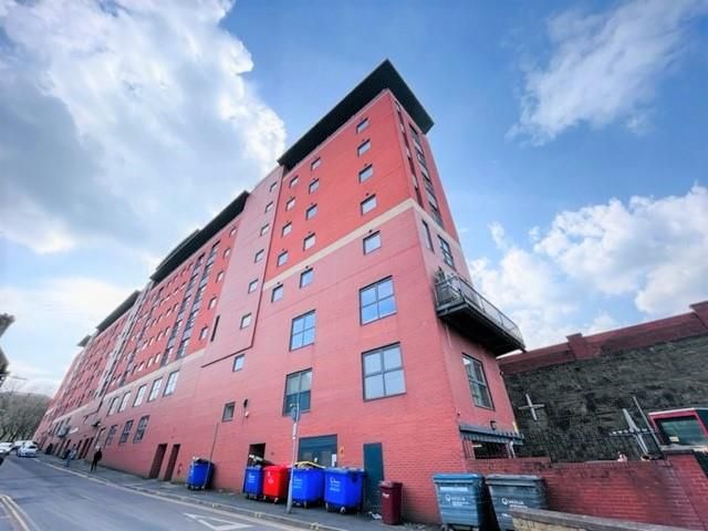 2 bed flat for sale in Marsden Road, Bolton BL1, £84,950
