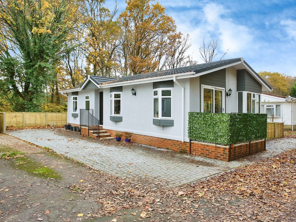 2 bed detached bungalow for sale in Baddesley Road, North Baddesley, Southampton SO52, £270,000