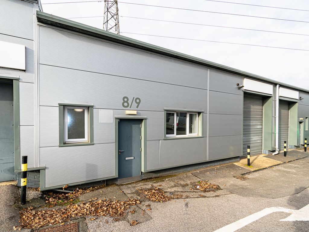 Warehouse to let in Unit 8/9 Morris Road, Poole BH17, £15,950 pa